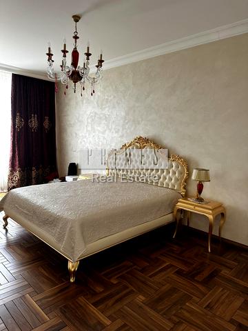 Андрія Верхогляда вул. (Михайла Драгомирова), 5