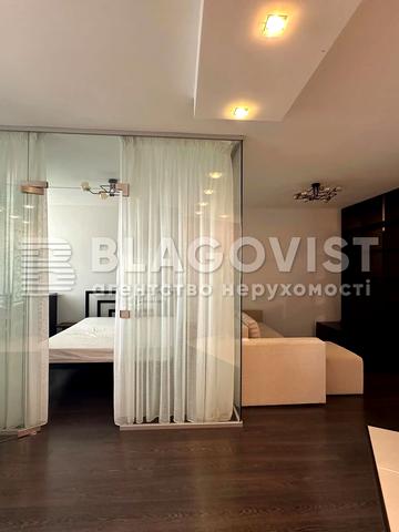 Миколи Бажана просп., 1-М