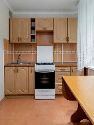 Леоніда Первомайського вул., 6