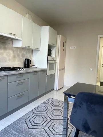 Набережна Перемоги вул., 42