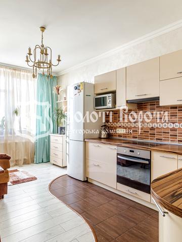 Володимира Наумовича вул. (Антонова-Овсієнка), 4