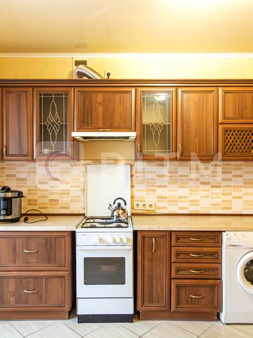 Євгена Коновальця вул., 110