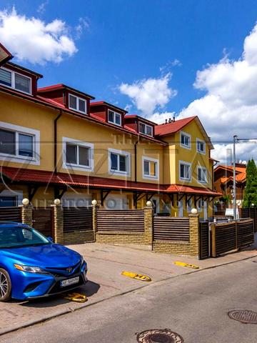 Локомотивна вул., 36