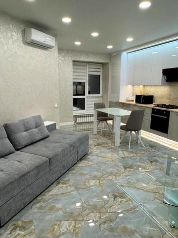 Набережна Перемоги вул., 42