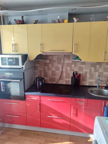 Металургів вул., 72