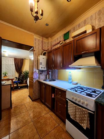 Різдвяна вул., 3