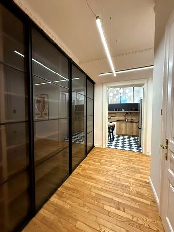 Театральна вул., 3