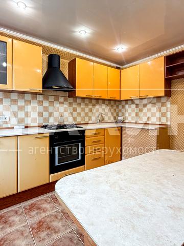 Дмитра Вишневецького вул., 24