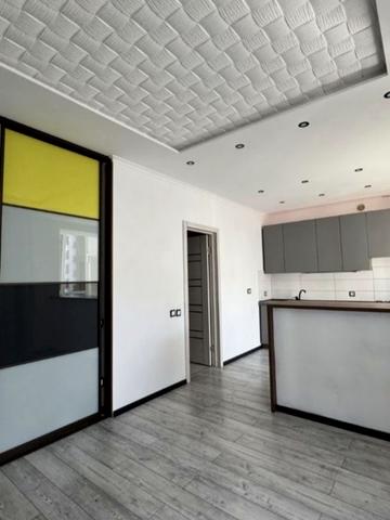 Героїв Небесної Сотні просп., 18/8