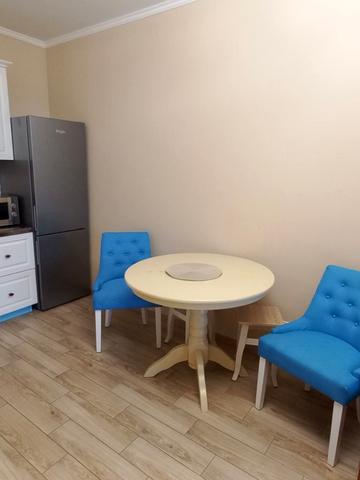 Європейського Союзу просп. (Правди), 45-А