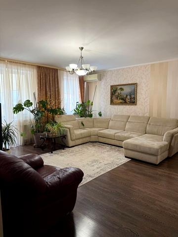 Зодчих вул., 5