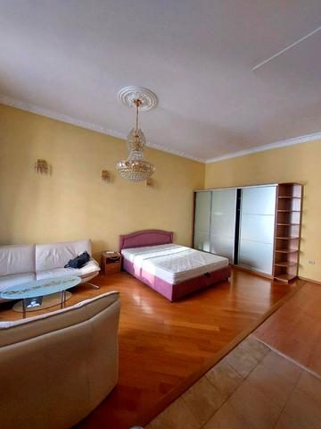 Тарасівська вул., 23/25