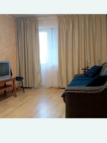 Ньютона вул., 121а