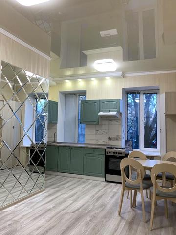 Набережна вул., 5