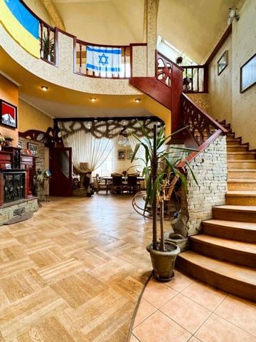 Ярослава Мудрого вул., 27