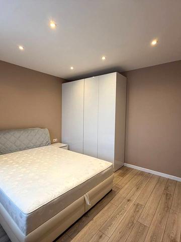 Хотинська вул., 12