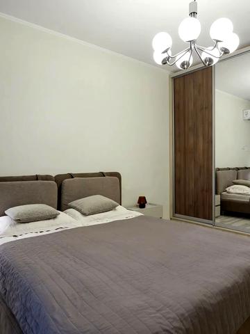 Вячеслава Чорновола вул., 27