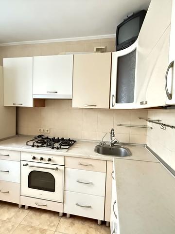 Верховинна вул., 18