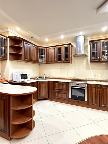 Дніпровська набережна вул., 19-В