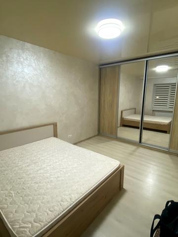 Подільська вул., 10