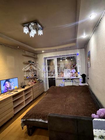 Миру вул., 100