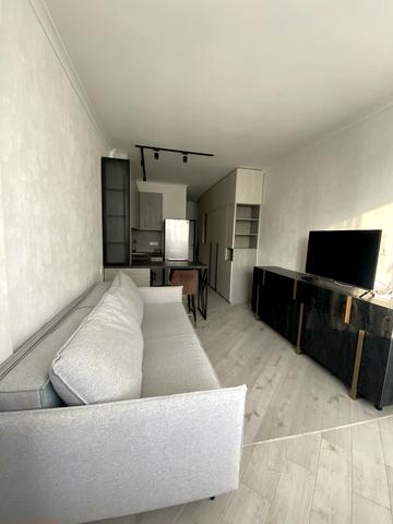 Магістральна вул., 33