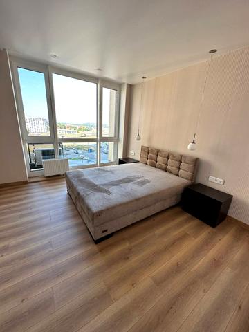 Зарічна вул., 4