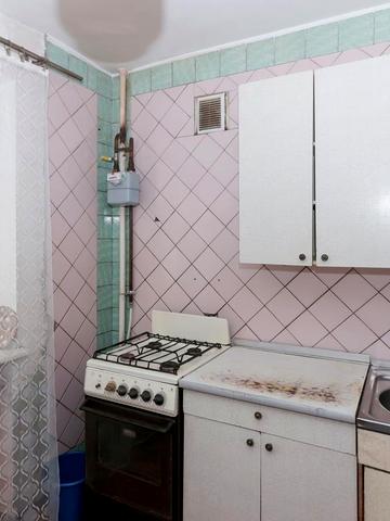 Нижньодніпровська вул., 18