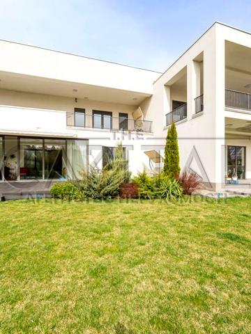 Квітнева вул.