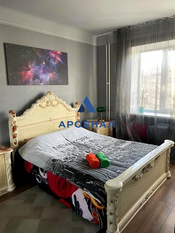 Академіка Муравченка вул., 7