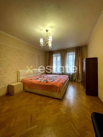 Садова вул. (Чубаря), 1