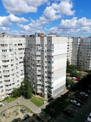 Теплична вул., 48