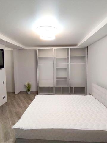 Новонаводницька вул. (Лаврська), 4