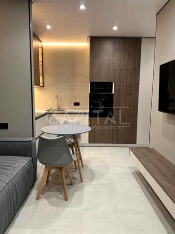 Зарічна вул., 6