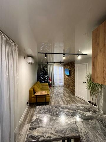 Центральна вул., 1