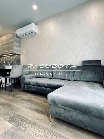 Набережна Перемоги вул., 7