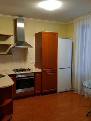 Щаслива вул., 35