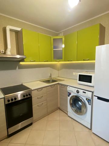 Зої Гайдай вул., 12/10