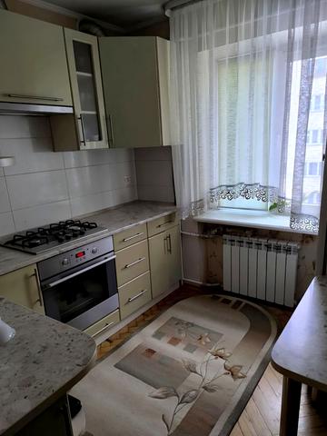 Пасічна вул., 64