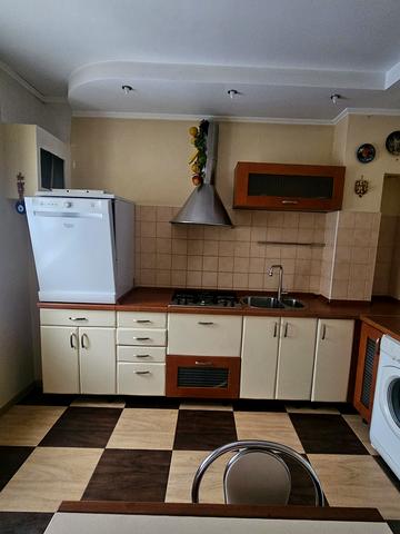 Вишняківська вул., 8