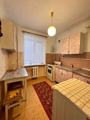 Камянецька вул., 84