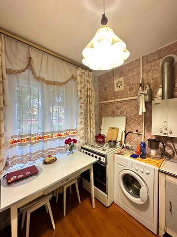 Івана Крамського вул., 5