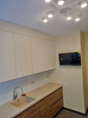 Героїв Майдану вул. (Гвардійська), 30