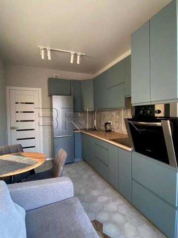 Машинобудівників вул., 16