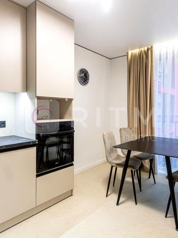 Романа Левицького вул., 4