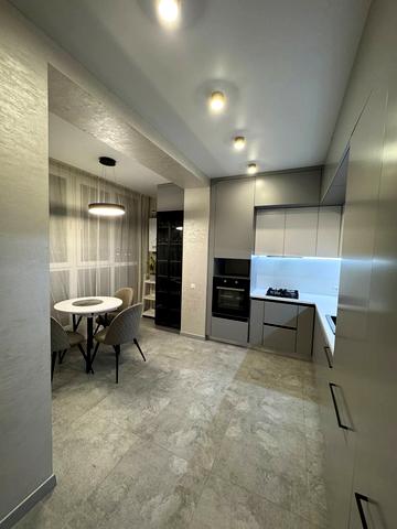 Миру вул., 12