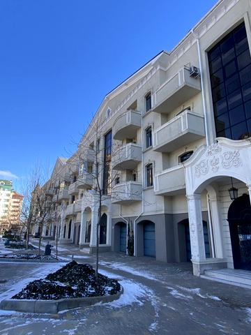 Паризька вул., 16