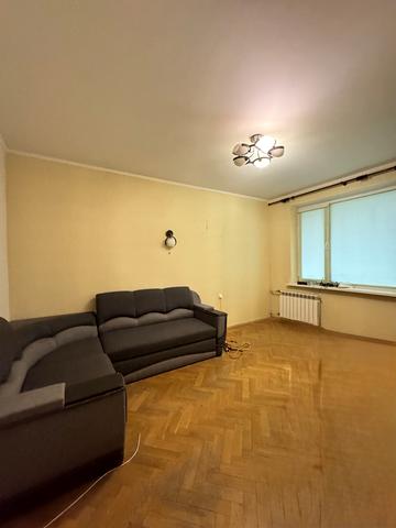 Дарницький бульв., 3