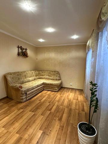 Лялі Ратушної вул., 121