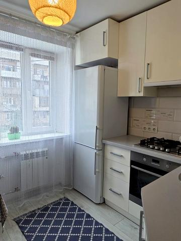 Варненська вул., 8а